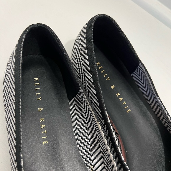 Kelly & Katie: Pointed Toe Flat - Picture 3 of 6